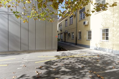 Seminarska soba IMI (IMI=Inštitut za mikrobiologijo in imunologijo UL MF), Vrazov trg 2
